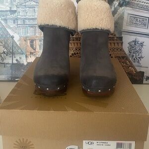 UGG Lynnea Clog Boots Women's 7 Charcoal Shearling Studded Leather NIB